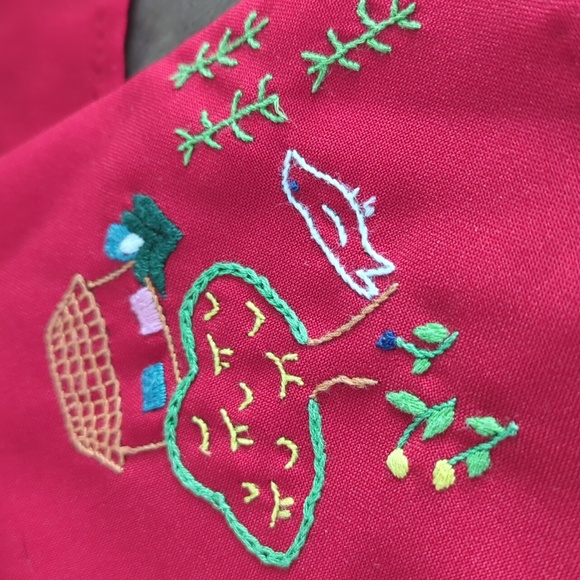 Three Vintage Handmade Red Linen Napkins with Folk Art Embroidery - Picture 6 of 8